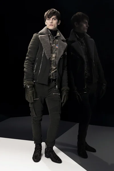 Look 11